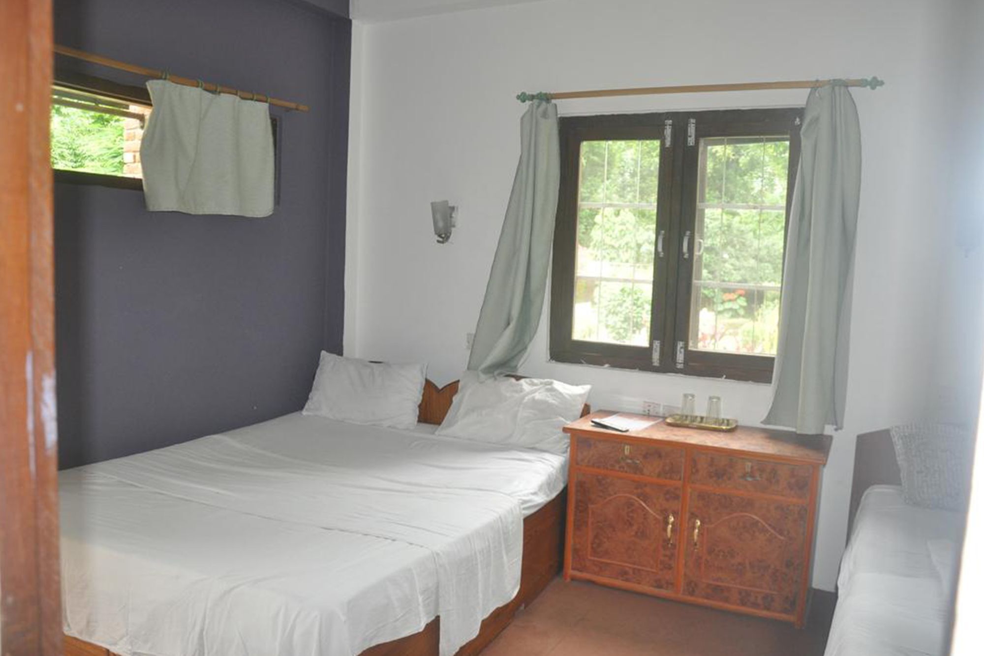 Hotel Elephant Camp Sauraha Exterior foto