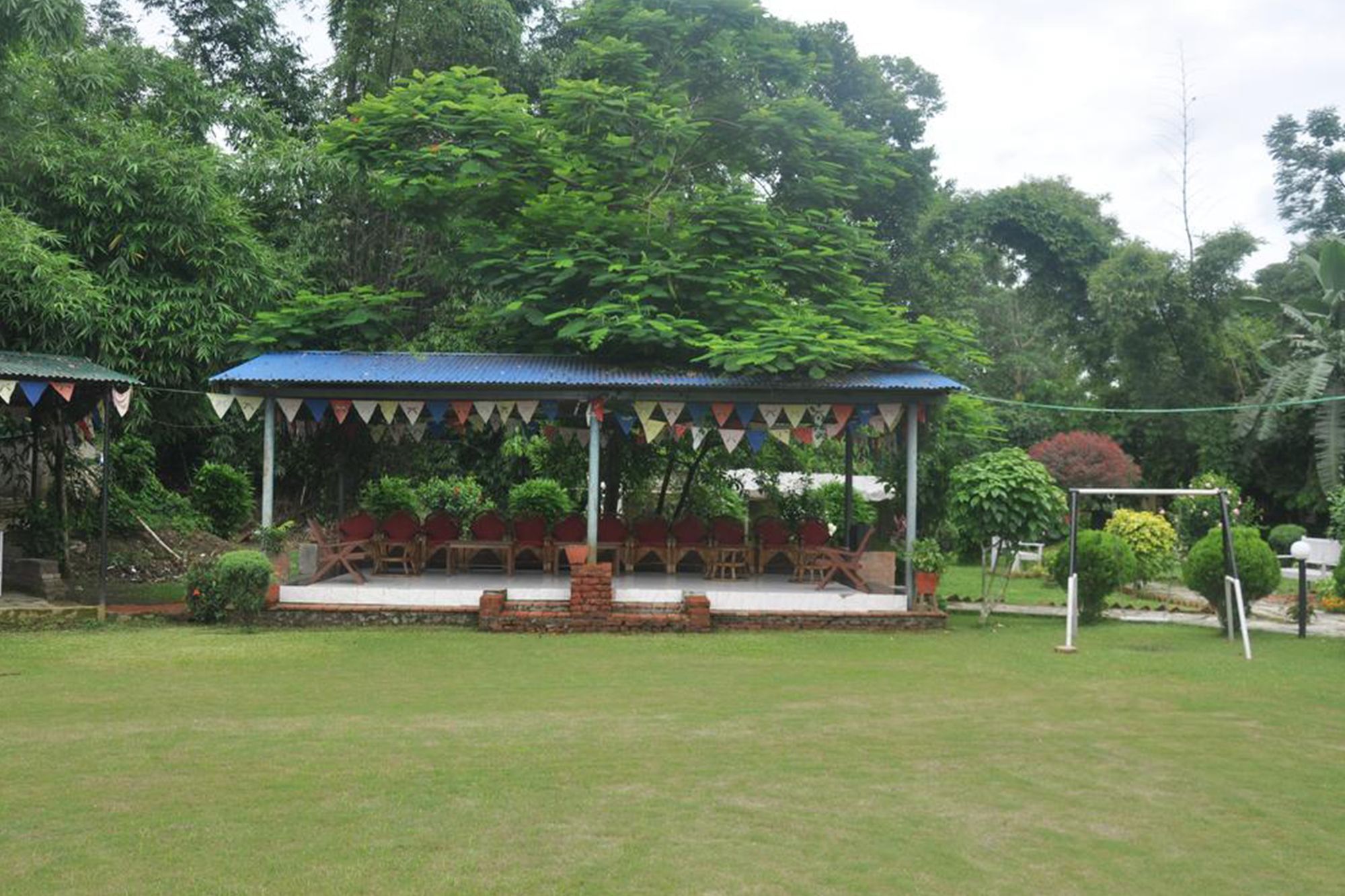 Hotel Elephant Camp Sauraha Exterior foto